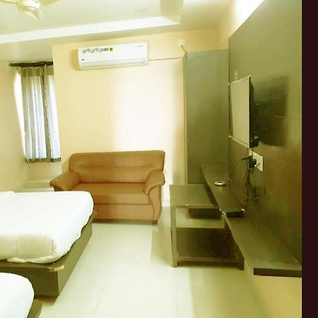 Vishnu Residency Mancherial Mancherāl エクステリア 写真
